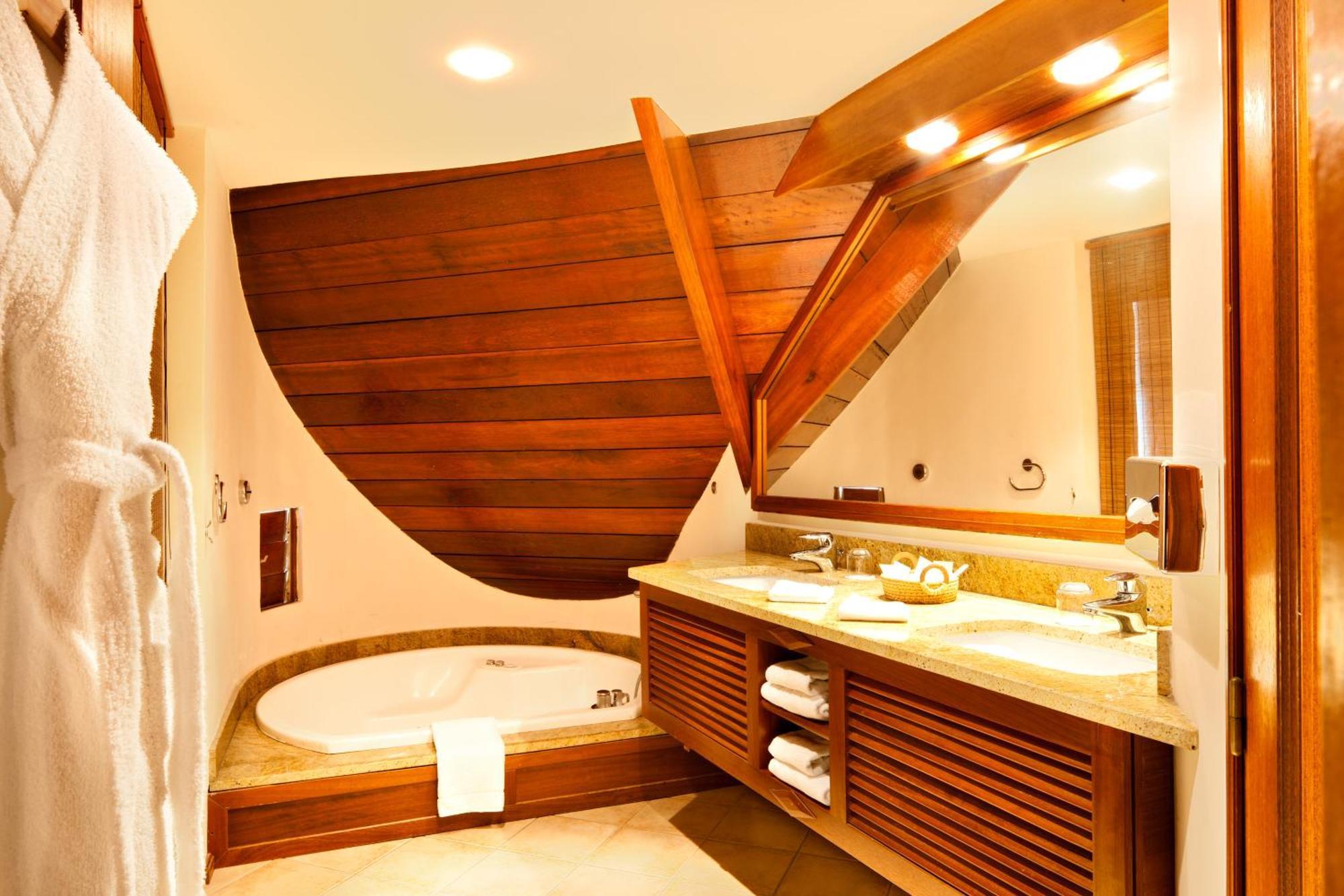 Le Saint Alexis **** Hotel & Spa ภายนอก รูปภาพ